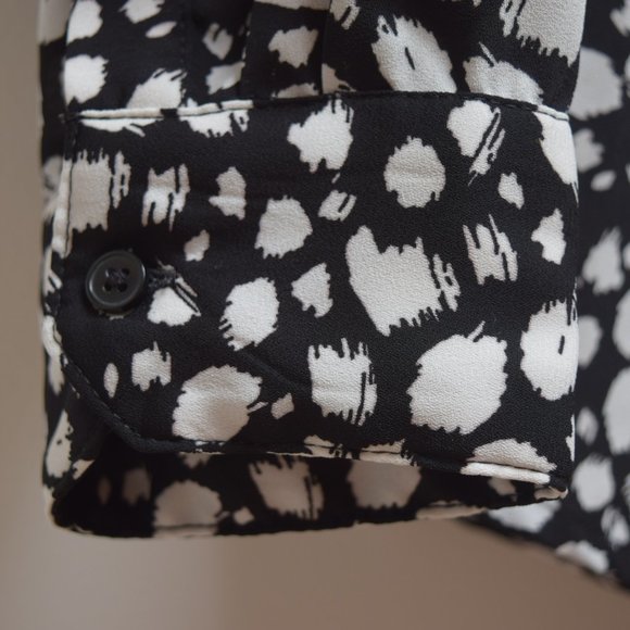 Banana Republic Classic Fit Button-Down in Women's M - Picture 6 of 11